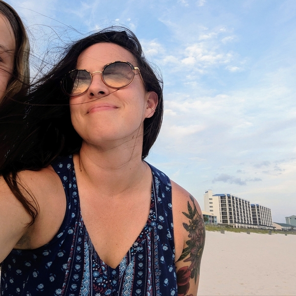 Meet your Posher, Sara - Picture 1 of 1